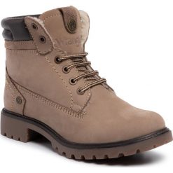 Trapery WRANGLER - Creek Fur WL92500F Taupe 029. Brązowe trapery damskie Wrangler, ze skóry, bez obcasa, bez zapięcia. Za 399,00 zł.