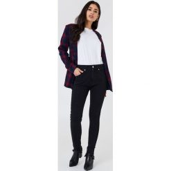 NA-KD Jeansy z zaokrąglonymi nogawkami - Black. Czarne spodnie damskie z wysokim stanem marki NA-KD, z jeansu. Za 121,95 zł.