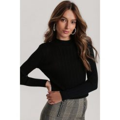 Czarny Sweter Adothera. Czarne bluzy damskie Renee, s, bez wzorów, casualowe, bez rękawów, bez kaptura. Za 99,99 zł.