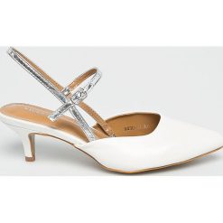 Answear - Sandały Vices. Białe sandały damskie marki ANSWEAR, z materiału, na obcasie, na klamry. W wyprzedaży za 69,90 zł.