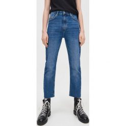 Jeansy high waist z prostą nogawką -. Jeansy damskie Cropp, z podwyższonym stanem. Za 89,99 zł.