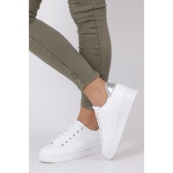 Białe buty sportowe sznurowane casu bk-52. Białe buty sportowe damskie Casu, bez wzorów, ze skóry ekologicznej, sportowe. Za 79,99 zł.