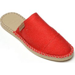 Havaianas - Klapki. Czerwone klapki damskie Havaianas, bez wzorów, z materiału, bez obcasa, na obcasie. W wyprzedaży za 79,90 zł.