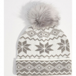 Zimowa czapka z pomponem - Wielobarwn. Szare czapki damskie Mohito, na zimę. Za 39,99 zł.
