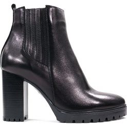 BOTKI DAMSKIE ACO 3441 CZA. Botki damskie ACORD, ze skóry, bez obcasa, bez zapięcia. Za 289,00 zł.