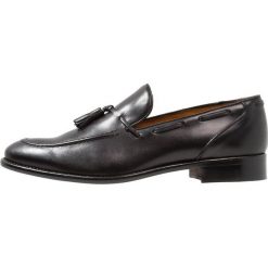 Florsheim RAVEL Eleganckie buty black. Czarne buty wizytowe męskie marki Florsheim, bez wzorów, ze skóry, eleganckie, bez zapięcia. Za 779,00 zł.