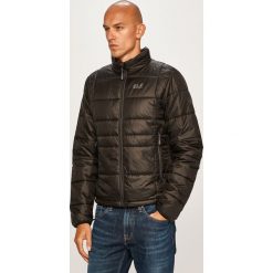 Jack Wolfskin - Kurtka. Czarne płaszcze męskie Jack Wolfskin, s, bez wzorów, z poliesteru, krótkie, bez kaptura. W wyprzedaży za 329,90 zł.