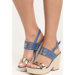 Niebieskie Sandały Sexy Back. Niebieskie rzymianki damskie Born2be, z aplikacjami, z denimu, na koturnie. Za 39,99 zł.