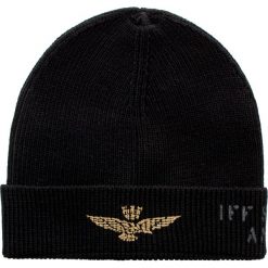 Czapka AERONAUTICA MILITARE Czarny. Czarne czapki męskie marki Aeronautica Militare, na zimę, z nadrukiem, klasyczne. Za 290,00 zł.