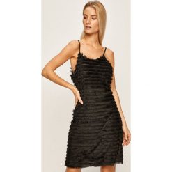 Glamorous - Sukienka. Czarne sukienki damskie Glamorous, na co dzień, s, bez wzorów, z poliesteru, casualowe, z okrągłym kołnierzem, bez rękawów, mini, proste. Za 159,90 zł.