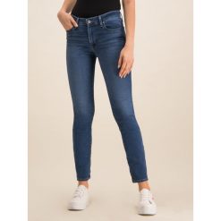 Jeansy Slim Fit Levi's® 712™18884-0189. Niebieskie jeansy damskie s, bez wzorów, z jeansu. W wyprzedaży za 319,00 zł.