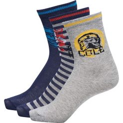 Skarpetki (3 pary) w kolorze szaro-granatowym. Szare skarpetki chłopięce LEGO Wear, bez wzorów, z bawełny. W wyprzedaży za 27,95 zł.