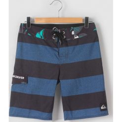 Szorty kąpielowe 8 - 16 lat. Czerwone kąpielówki chłopięce marki Quiksilver, z materiału. Za 105,00 zł.