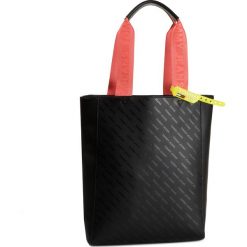 Torebka TOMMY JEANS - Tjw Hype Girl Tote AW0AW06855 002. Czarne torebki klasyczne damskie Tommy Jeans, bez wzorów, z jeansu, klasyczne, bez dodatków. Za 539,00 zł.
