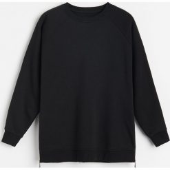Bluza z ozdobnymi zamkami - Czarny. Czarne bluzy damskie Reserved, s, bez wzorów, bez rękawów, bez kaptura. Za 69,99 zł.