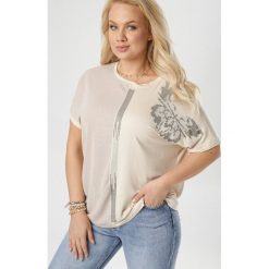 Beżowa Bluzka Narilina. Brązowe koszule damskie Born2be, xl, bez wzorów, bez kołnierzyka, bez rękawów. W wyprzedaży za 39,99 zł.