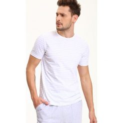 T-SHIRT MĘSKI W PASKI W STYLU MARYNISTYCZNYM. Szare t-shirty męskie Top Secret, m, w paski, z bawełny. Za 34,99 zł.