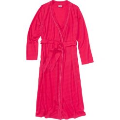 Szlafrok z dzianiny shirtowej bonprix różowy hibiskus. Różowe szlafroki damskie bonprix, w paski, z dzianiny, bez rękawów, bez kaptura. Za 74,99 zł.