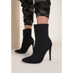 Czarne Botki Ynisylle. Czarne botki damskie Renee, bez obcasa, na obcasie, bez zapięcia. Za 129,99 zł.