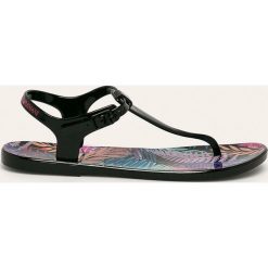 EA7 Emporio Armani - Sandały. Czarne klapki damskie EA7 Emporio Armani, bez wzorów, z materiału, bez obcasa, na obcasie. Za 449,90 zł.