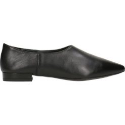 Mokasyny AI. Czarne mokasyny damskie marki Gino Rossi, ze skóry, eleganckie, na płaskiej podeszwie. Za 249,90 zł.