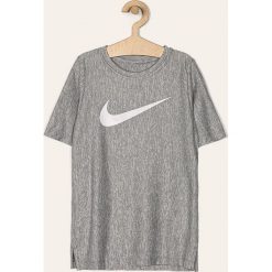 Nike Kids - T-shirt dziecięcy 122-170 cm. Żółte t-shirty chłopięce Nike Kids, z nadrukiem, z poliesteru, bez rękawów. W wyprzedaży za 49,90 zł.