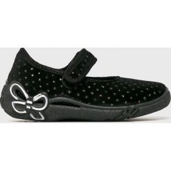 Superfit - Tenisówki dziecięce. Czarne trampki dziewczęce Superfit, bez wzorów, z materiału, bez zapięcia. W wyprzedaży za 89,90 zł.