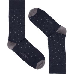 Skarpety w mikrowzór. Czarne skarpetki męskie marki LANCERTO, w kropki, z elastanu. Za 29,90 zł.