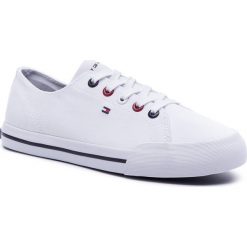 Tenisówki TOMMY HILFIGER - Tommy Essential Sneaker FW0FW04139 White 100. Białe półbuty damskie TOMMY HILFIGER, bez wzorów, z gumy, bez zapięcia. Za 299,00 zł.