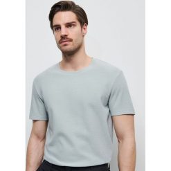 Gładki T-shirt - Jasny szary. Szare t-shirty męskie Reserved, s, bez wzorów, bez kołnierzyka. Za 49,99 zł.