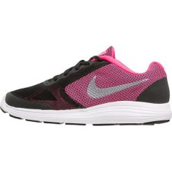 Nike Performance REVOLUTION 3 Obuwie do biegania treningowe black/metallic silver/hyper pink/white. Czarne buty do biegania damskie marki Nike Performance, z materiału. W wyprzedaży za 132,30 zł.