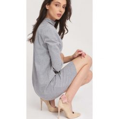 Szara Sukienka Afro. Szare sukienki damskie marki other, na imprezę, s, bez wzorów, z tkaniny, z okrągłym kołnierzem, bez rękawów, mini. Za 59,99 zł.