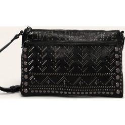 Desigual - Torebka. Czarne listonoszki damskie Desigual, w paski, z poliesteru, na ramię, z aplikacjami. W wyprzedaży za 239,90 zł.