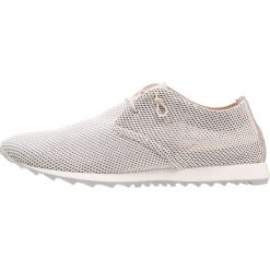 Donna Carolina Sneakersy niskie gotik bianco. Różowe trampki i tenisówki damskie marki Donna Carolina, bez wzorów, ze skóry, bez zapięcia. W wyprzedaży za 468,30 zł.