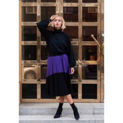 Czarna Bluza Forsythia. Czarne bluzy damskie marki other, l. Za 69,99 zł.