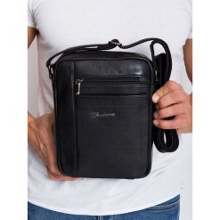 Skórzana miejska torba męska na ramię listonoszka 8022-ndm pa black. Czarne torby męskie skórzane w paski, ze skóry, eleganckie. Za 228,90 zł.