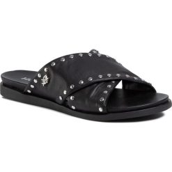 Klapki MEXX - Eriwan MXCY0011W Black 1000. Czarne klapki damskie Mexx, z aplikacjami, ze skóry, bez obcasa. W wyprzedaży za 239,00 zł.