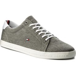 Tenisówki TOMMY HILFIGER - Essential Long Lace Sneaker FM0FM01490 Light Grey 004. Szare półbuty męskie TOMMY HILFIGER, na co dzień, bez wzorów, z gumy, bez zapięcia. W wyprzedaży za 179,00 zł.