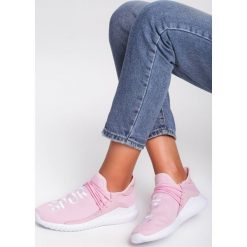 Różowe Buty Sportowe Talk To Cat. Różowe buty sportowe damskie Renee, z napisami, sportowe. Za 79,99 zł.