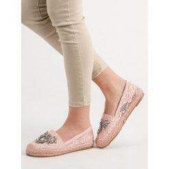 KORONKOWE ESPADRYLE Z OZDOBAMI. Białe baleriny damskie Bestelle, bez wzorów, z koronki, bez obcasa. Za 52,90 zł.