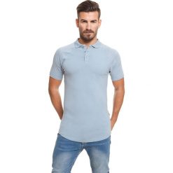 Koszulka polo w kolorze jasnoniebieskim. Koszulki męskie Lonsdale, Kangol. W wyprzedaży za 59,95 zł.