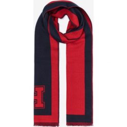 Tommy Hilfiger Monogram Szalik Niebieski Czerwony. Czerwone szaliki męskie TOMMY HILFIGER, bez wzorów, z bawełny. Za 238,95 zł.