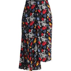 JUST FEMALE INES SKIRT Spódnica trapezowa multicolor. Czarne spódniczki trapezowe marki JUST FEMALE, l, z wiskozy. Za 399,00 zł.