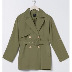 Marynarka oversize z paskiem -. Marynarki damskie Sinsay, s, bez wzorów. W wyprzedaży za 39,99 zł.
