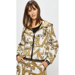 Versace Jeans - Kurtka dwustronna. Białe kurtki damskie Versace Jeans, bez wzorów, z poliesteru, krótkie. W wyprzedaży za 799,90 zł.