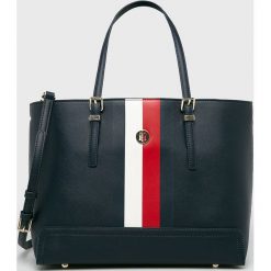 Tommy Hilfiger - Torebka. Niebieskie torebki klasyczne damskie TOMMY HILFIGER, w paski, z poliesteru, casualowe, na ramię, duże, bez dodatków. Za 749,90 zł.