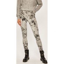 Answear - Jeansy. Szare jeansy damskie ANSWEAR, s, bez wzorów, z elastanu. W wyprzedaży za 99,90 zł.