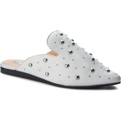Klapki BRONX - 66135-A White 04. Białe klapki damskie marki Bronx, z aplikacjami, ze skóry, bez obcasa. W wyprzedaży za 229,00 zł.