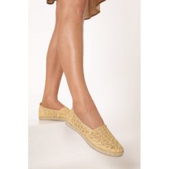 Beżowe Espadryle Avatina. Brązowe espadryle damskie Born2be, bez wzorów, bez zapięcia. W wyprzedaży za 49,99 zł.