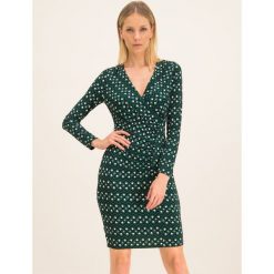 Sukienka codzienna DKNY DD9J7286. Zielone sukienki damskie DKNY, na co dzień, bez wzorów, z poliesteru, bez kołnierzyka, bez rękawów, proste. W wyprzedaży za 399,00 zł.